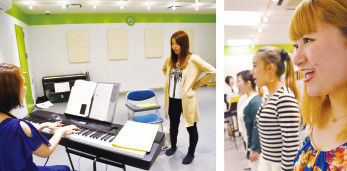歌手を育成する高校のヴォーカルコースです。芸能高校 東京芸能学園高等部のレッスンは専門性も高く多くの歌手を輩出しています。